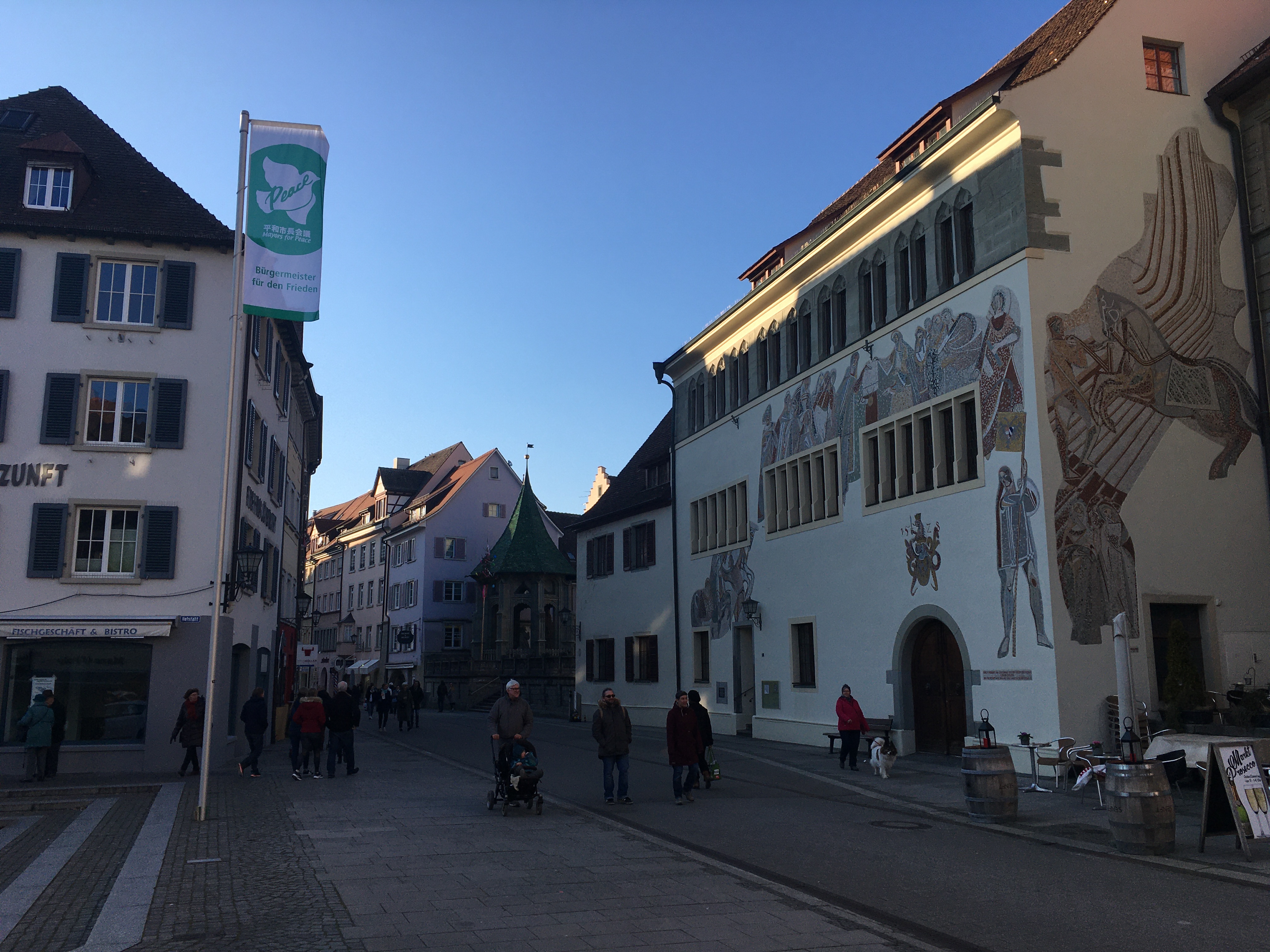 Friedensfahne ist keine Kritik an Aufrüstung