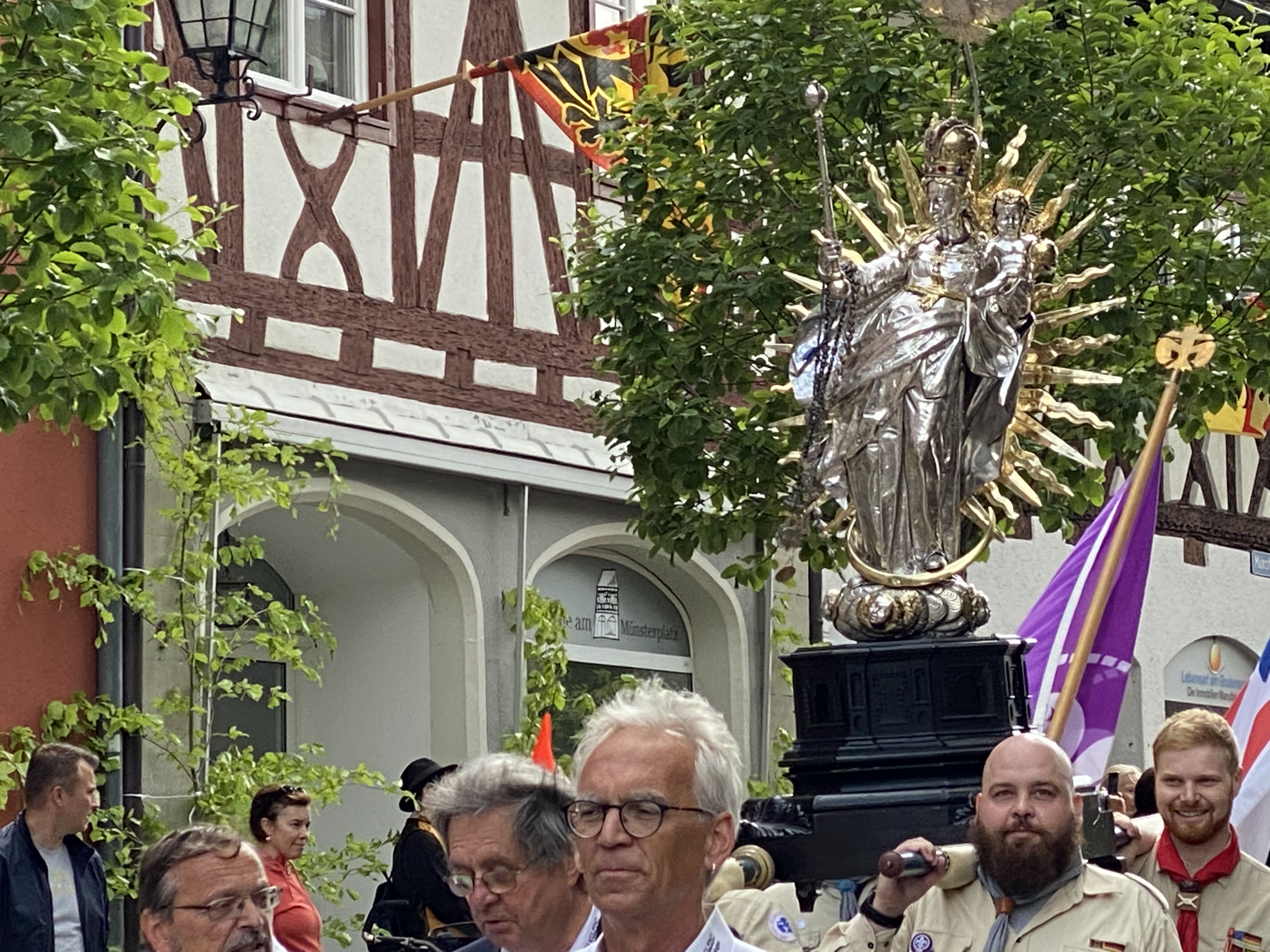 Die Schwedenprozession, an Kiew denken ja oder nein?