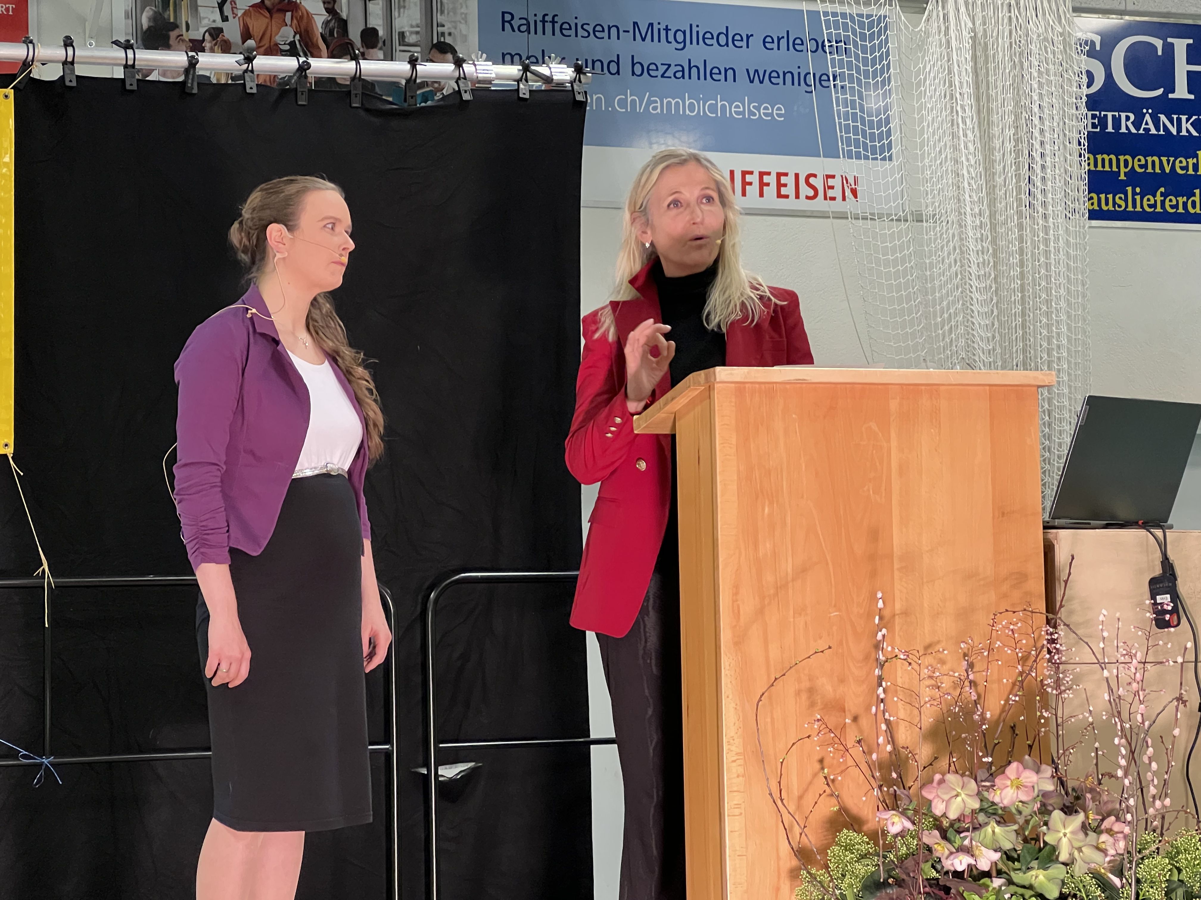 Die WHO. 2021 wurde das experimentelle "Impfen“ gestartet.