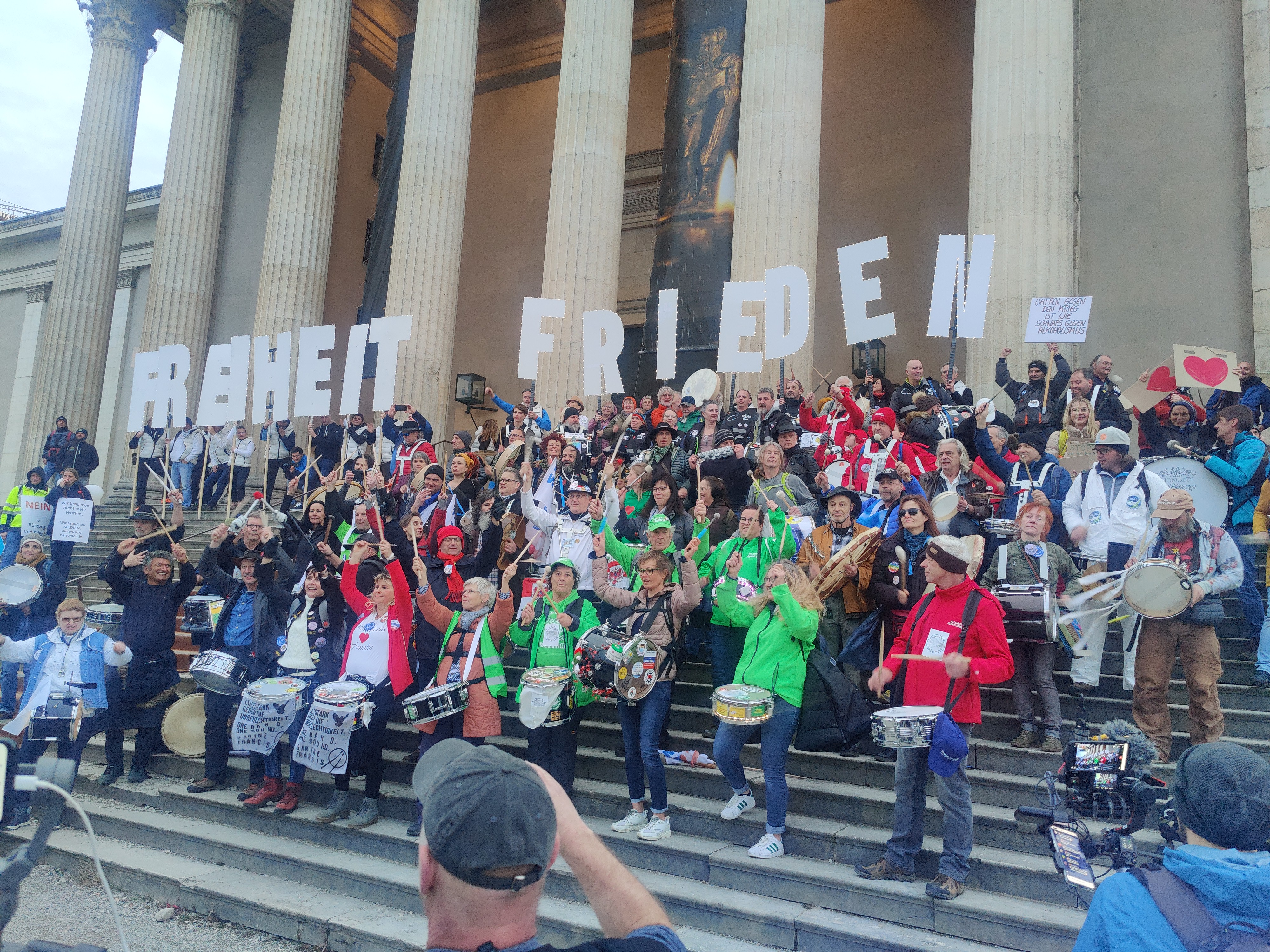 Friedensdemo "Macht Frieden!" übertönt Münchner Sicherheitskonferenz – Klare Forderung nach Diplomaten statt Granaten