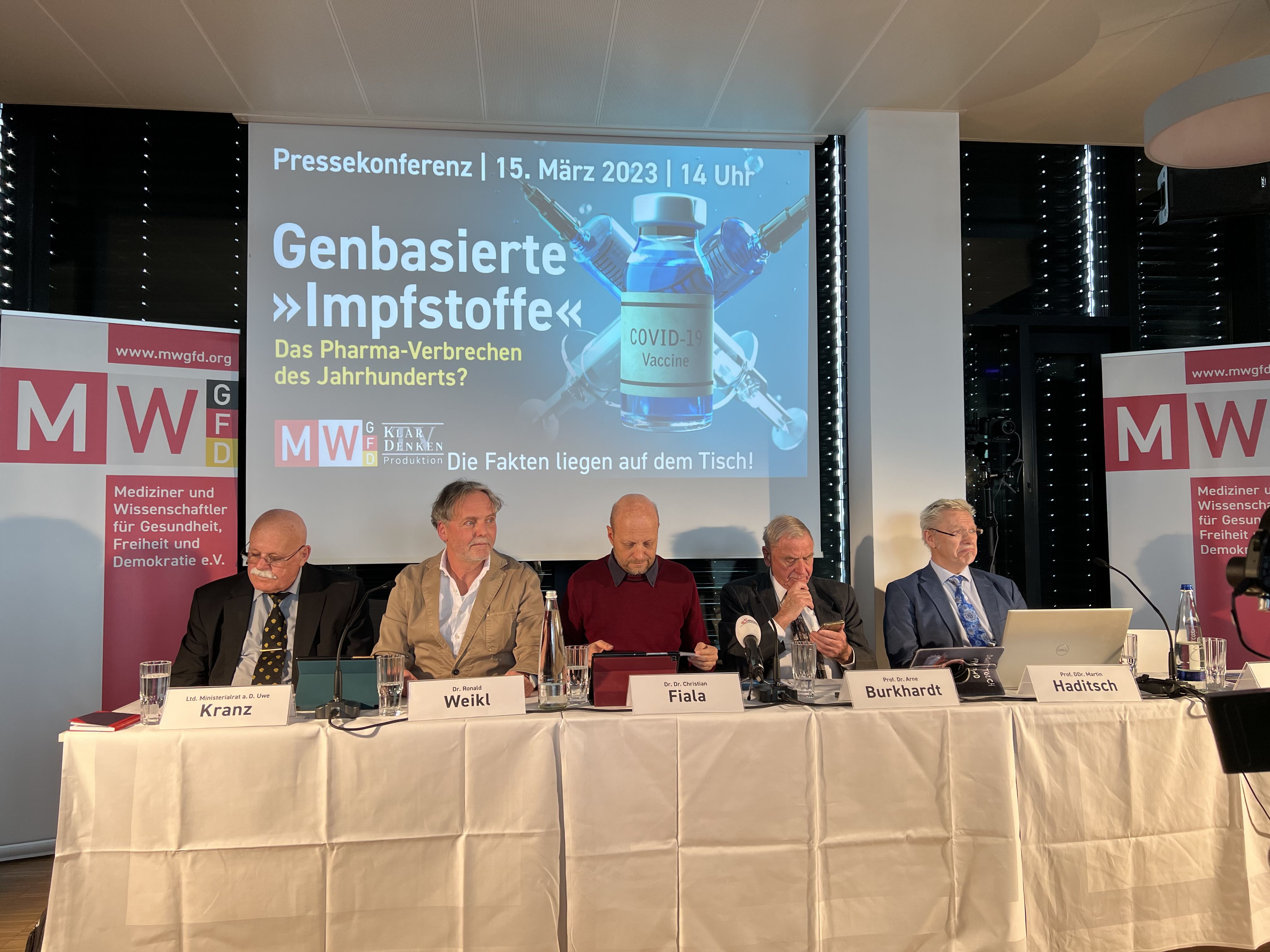 Der Arzt "Ronny" Weikl macht Kollegen Mut sich durch die Instanzen zu klagen.