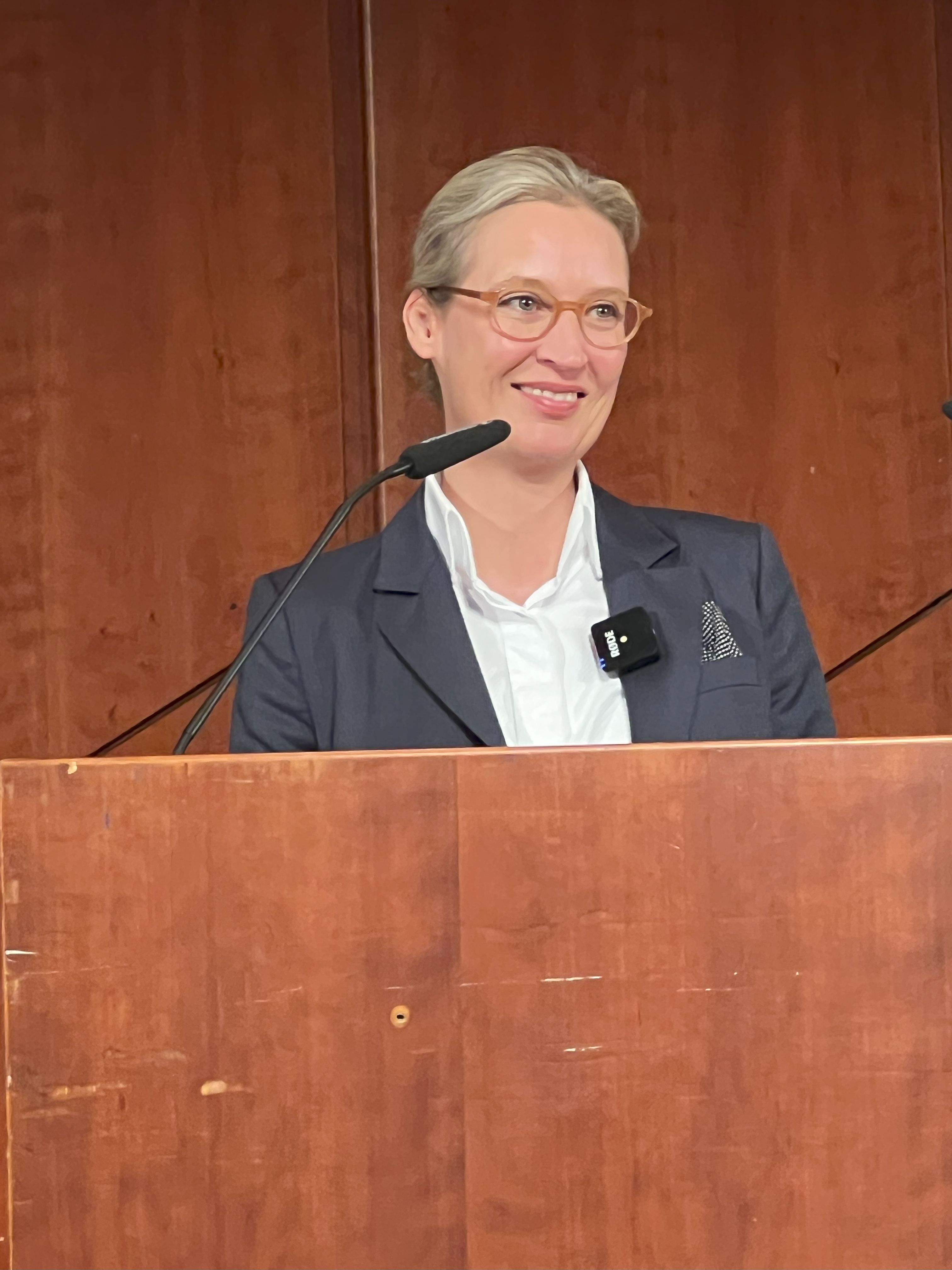 Volksnahe Staatsführung statt "Ideologie-Politik".