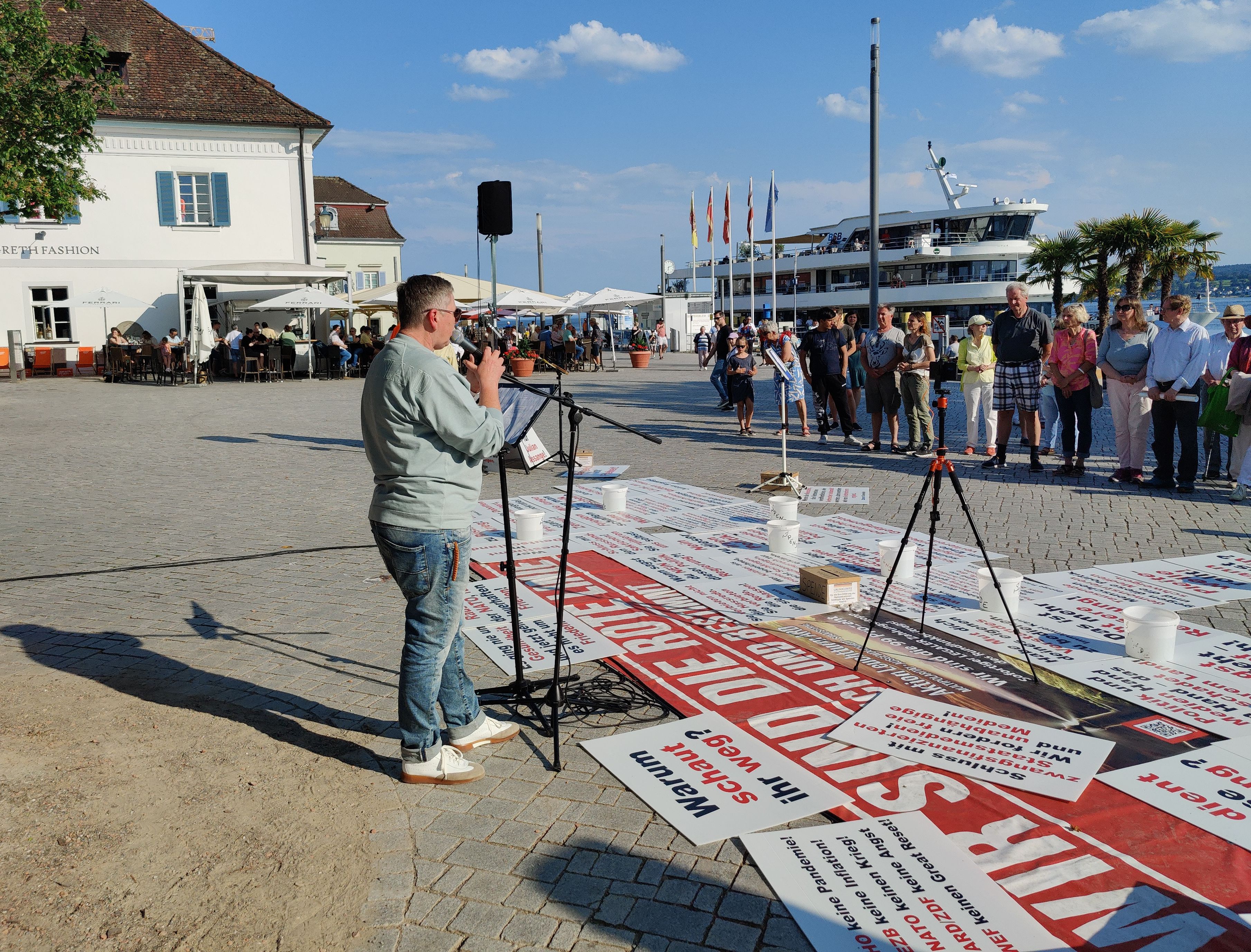 Klare Sprache, klare Sache, klare Botschaft, und Schweigeminute für Arne Burkhardt.