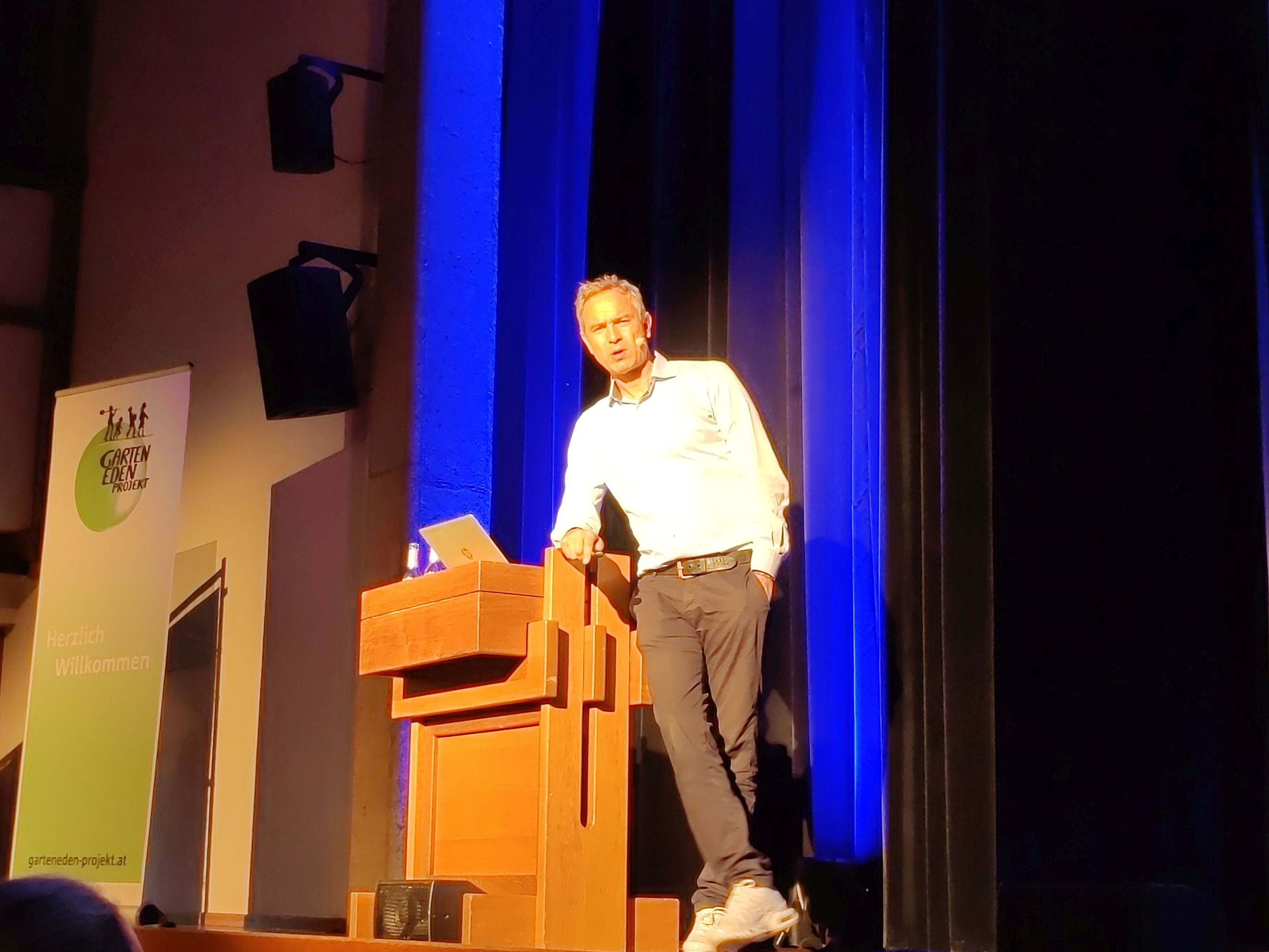 Drei Fragen an Daniele Ganser.