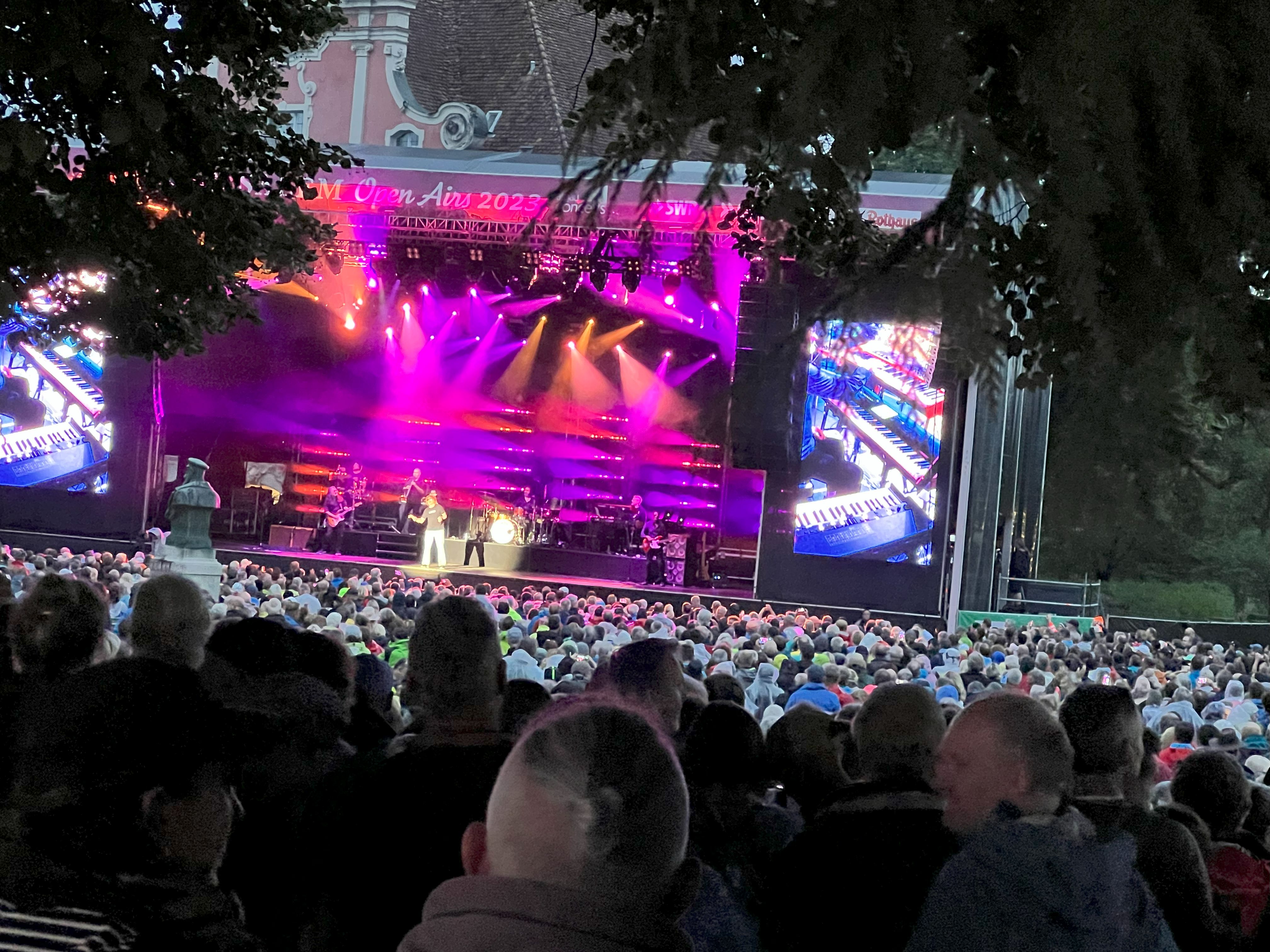 Ein tolles Konzert, ein "glimpflicher" Unfall und eine freundliche Polizei.