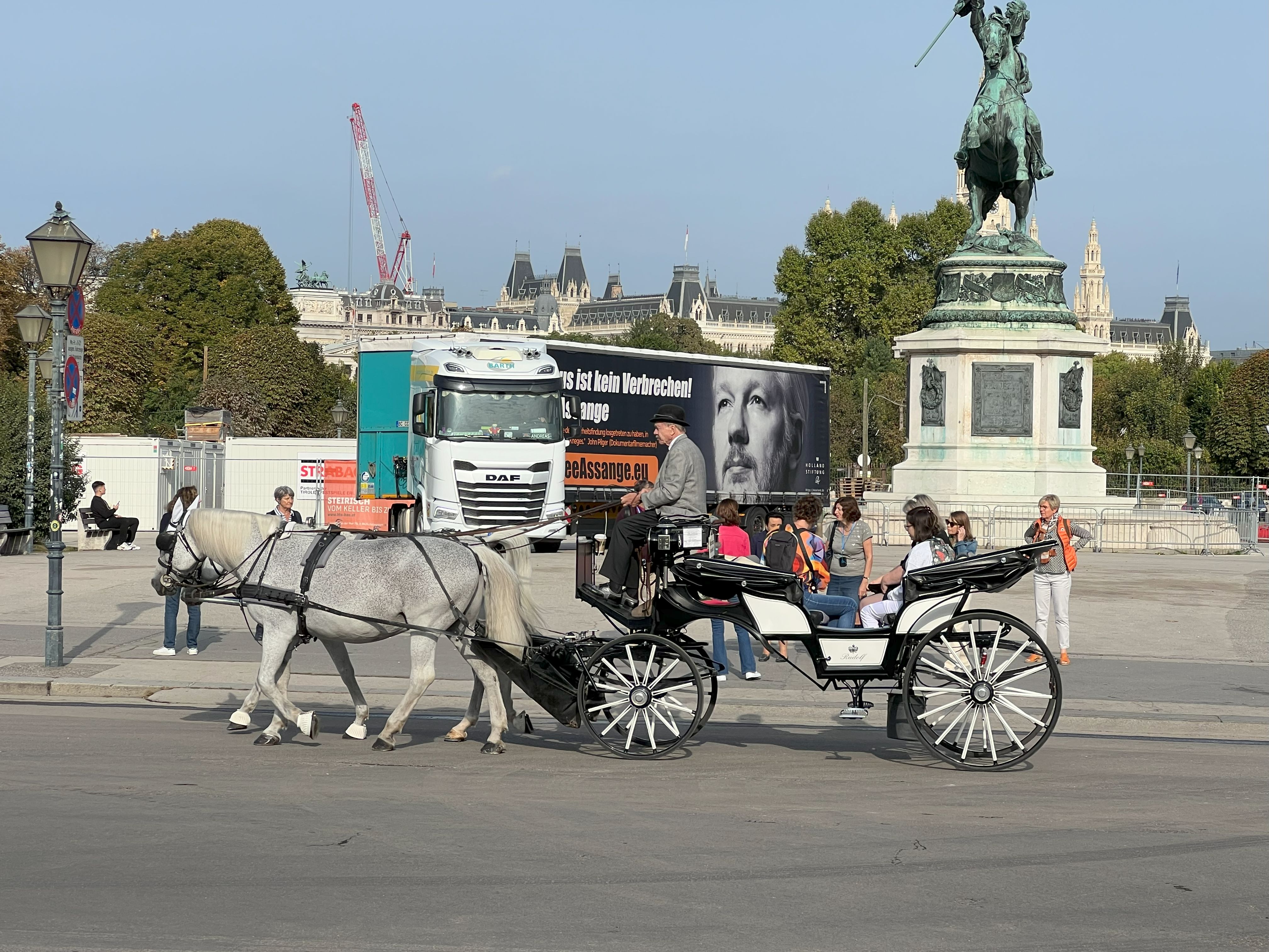 10.000 Helden auf dem Heldenplatz. Wien sagt "Nein" zur WHO.