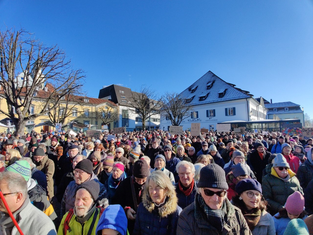 Verbale Angriffe gegen freie Journalistin. Buhrufe für Bauern-Vize. Das war die Demokratie-Demo.