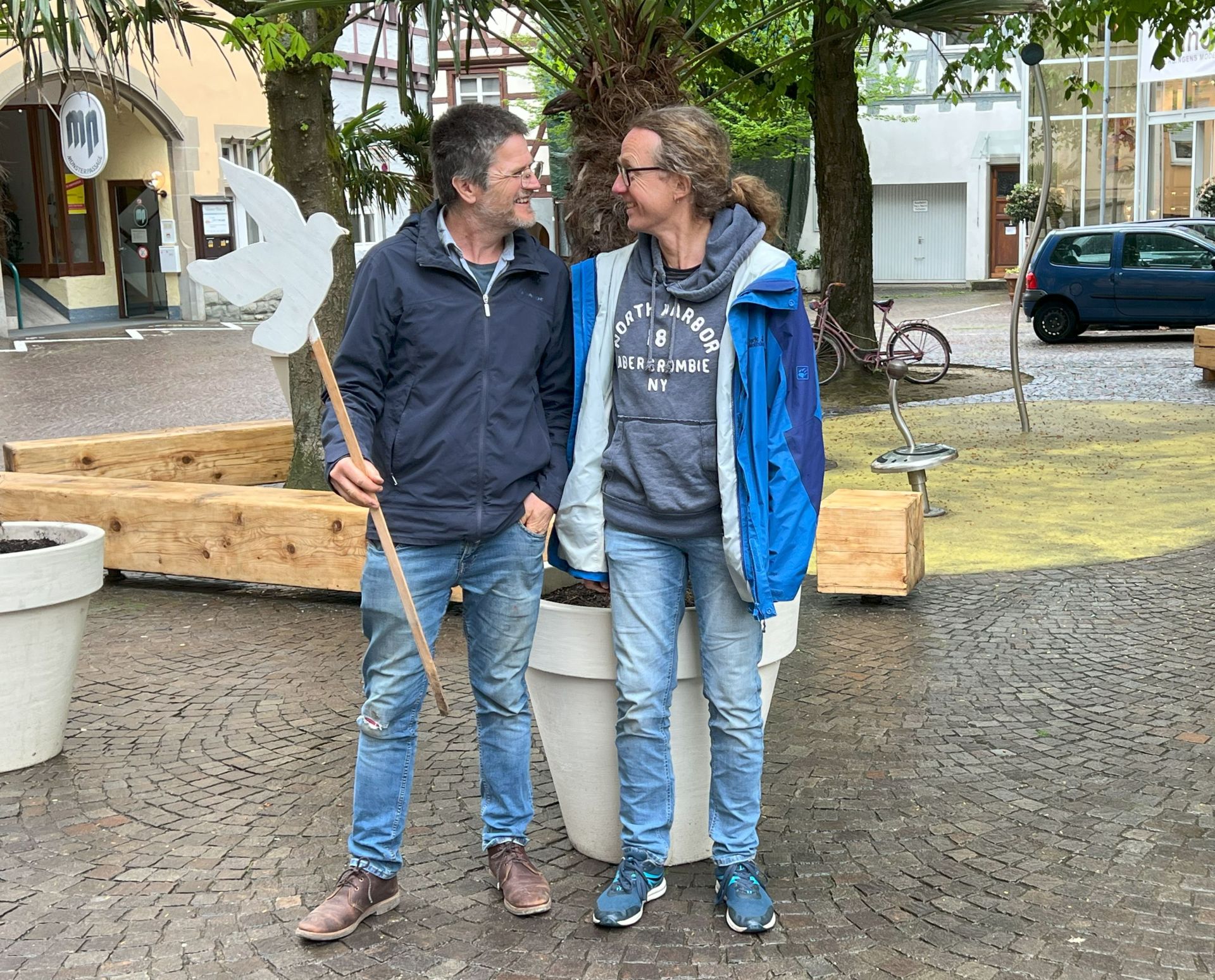 Die weißen Friedenstauben kommen wieder.