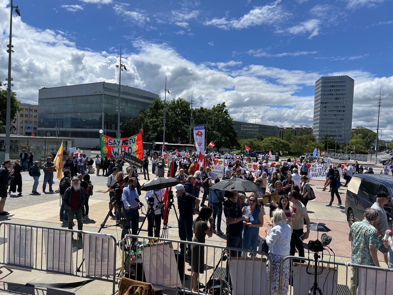 Impressionen direkt von der Demo für Freiheit und gegen die WHO-Diktatur in Genf