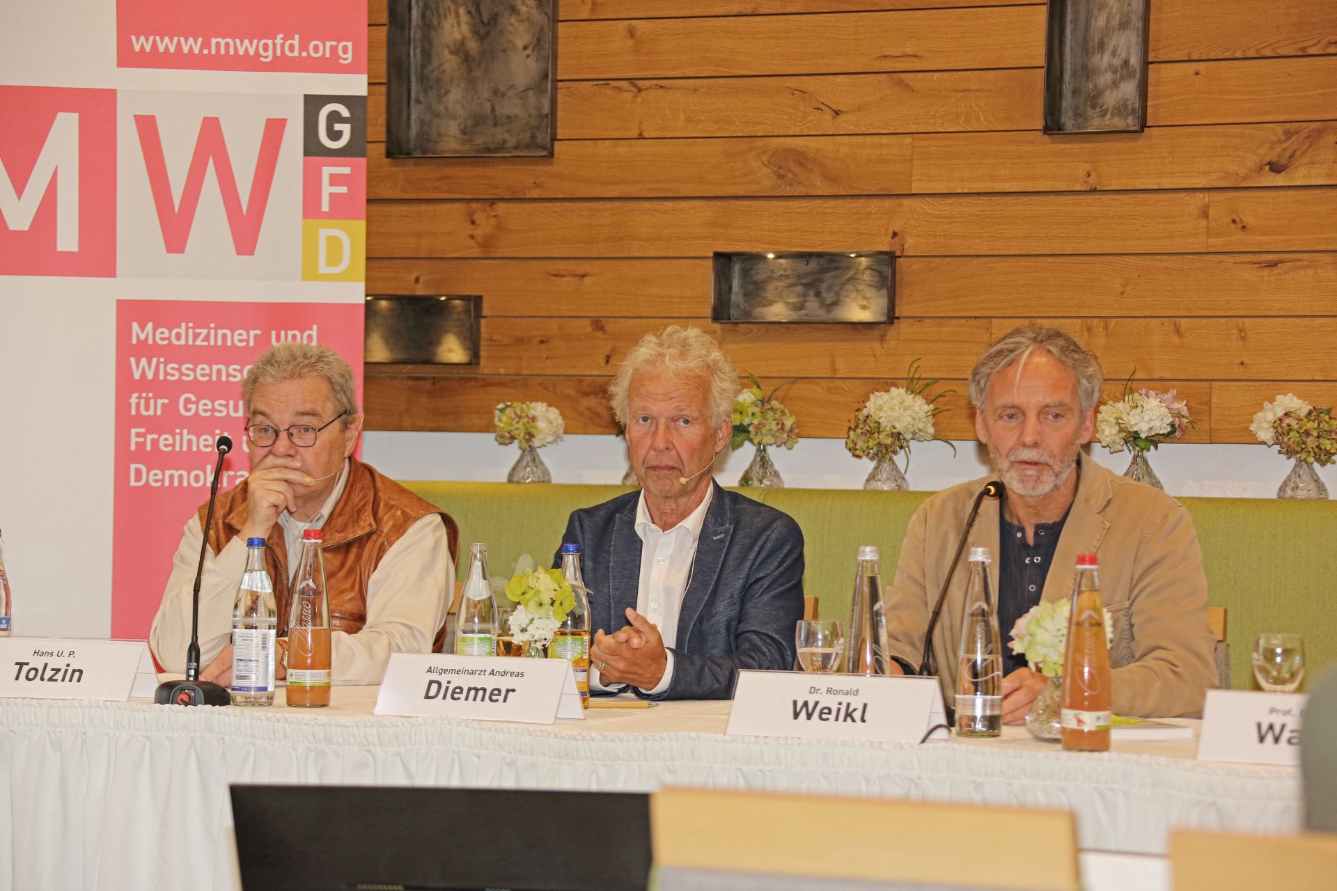 Dr. Ronald Weikl: "Die Nebenwirkung der Schutzimpfung gegen Gebärmutterhalskrebs ist Gebärmutterhalskrebs.“