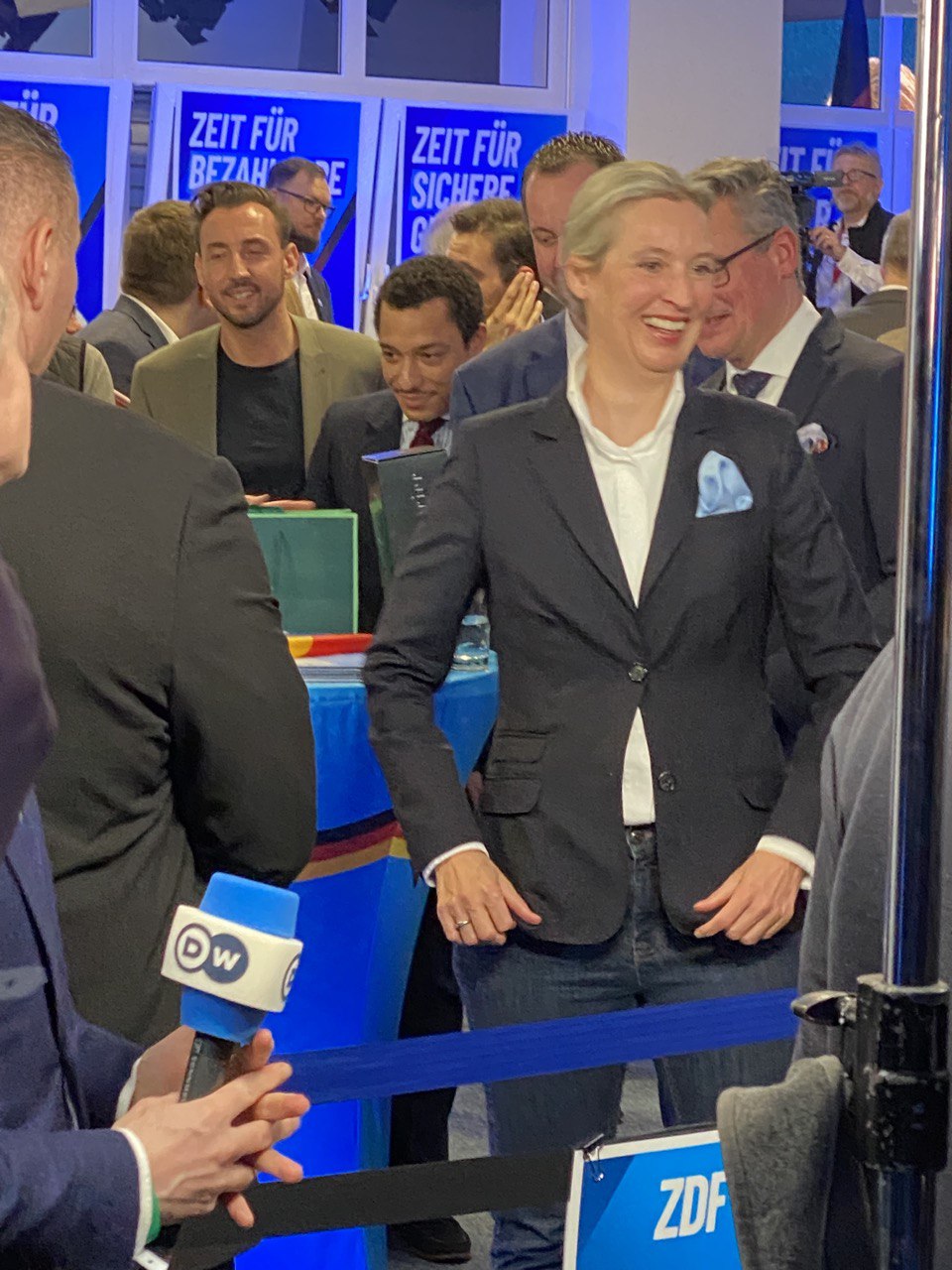 Live aus der AfD-Zentrale in Berlin. Die Bundestagswahl 2025.