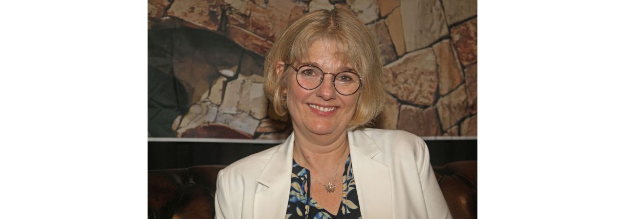 600 Millionen von Deutschland an Bill Gates. Beate Sibylle Pfeil.