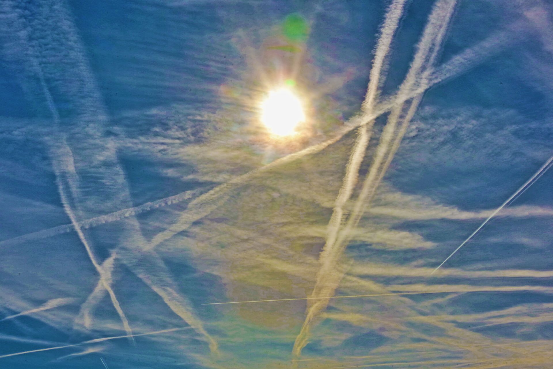 Vergiften Chemtrails den Himmel, und sorgen für Klimaerwärmung?