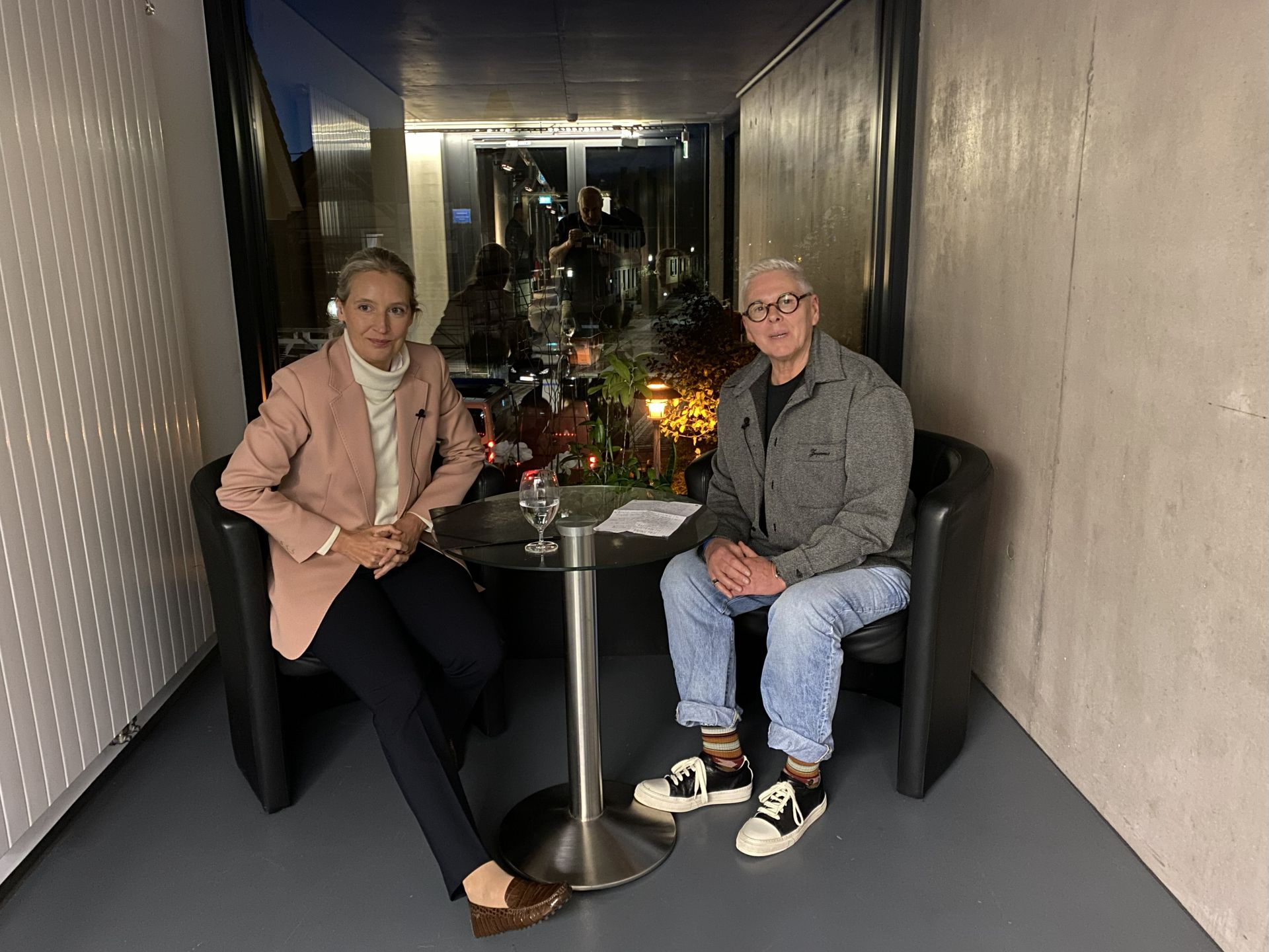 “Hüte dich vor Schalentieren.” Ein “Making-of” zum Interview mit Alice Weidel.